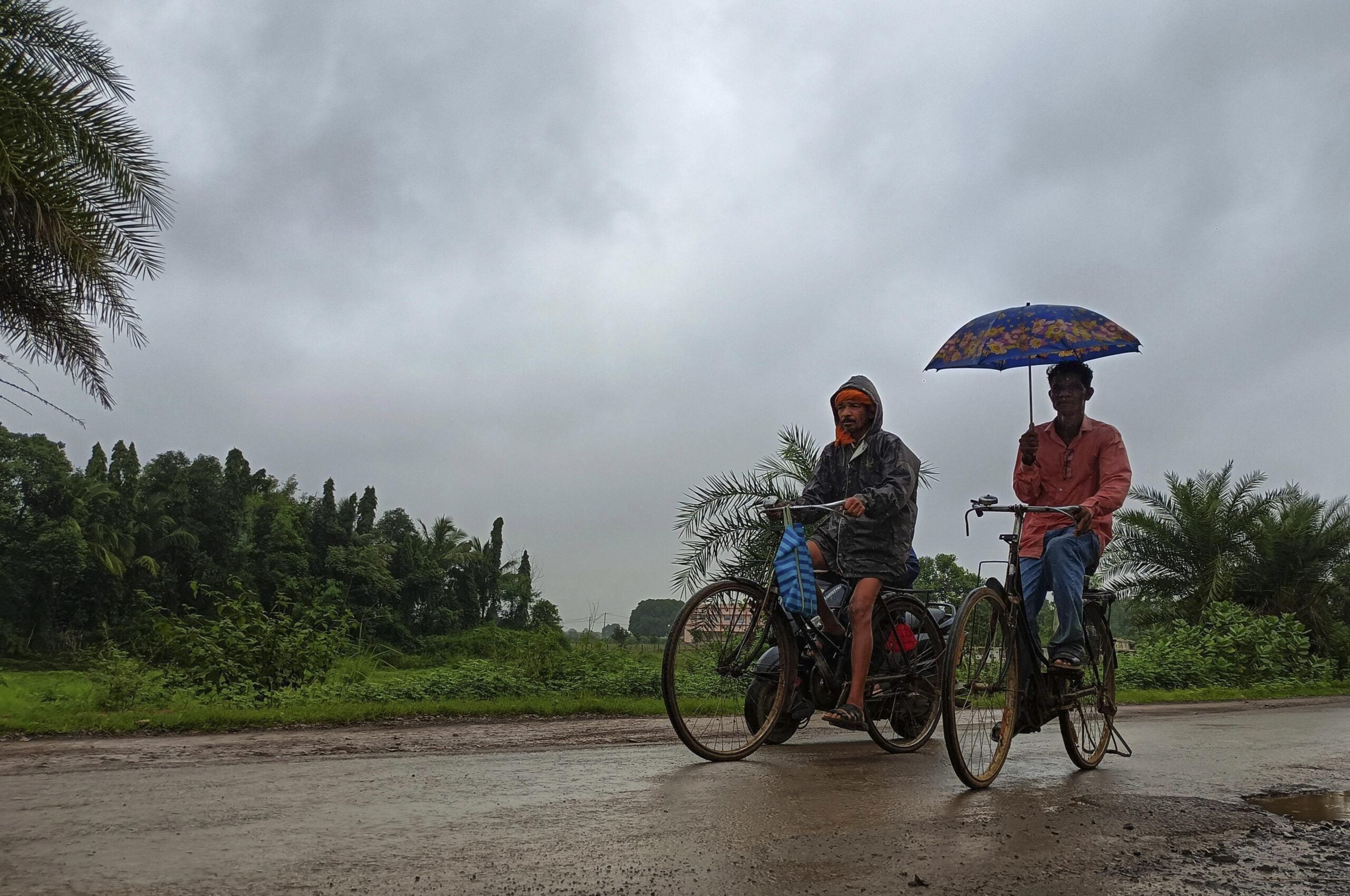 আজকের (৮ই জুলাই, ২০২৬) কলকাতা ও পার্শ্ববর্তী অঞ্চলের আবহাওয়া প্রতিবেদন