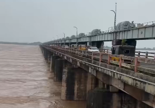 গোদাবরীতে ভয়ংকর বন্যা! ডাওলেশ্বরমে ১৪.৬০ লাখ কিউসেক জল ছাড়া হচ্ছে